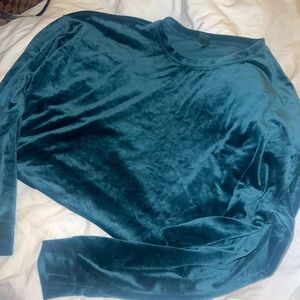 Wild Fable XL cropped sweatshirt/long sleeved shirt